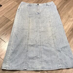 Talbots light denim skirt, plus. Slimming seams. Retro boho year-round chic.